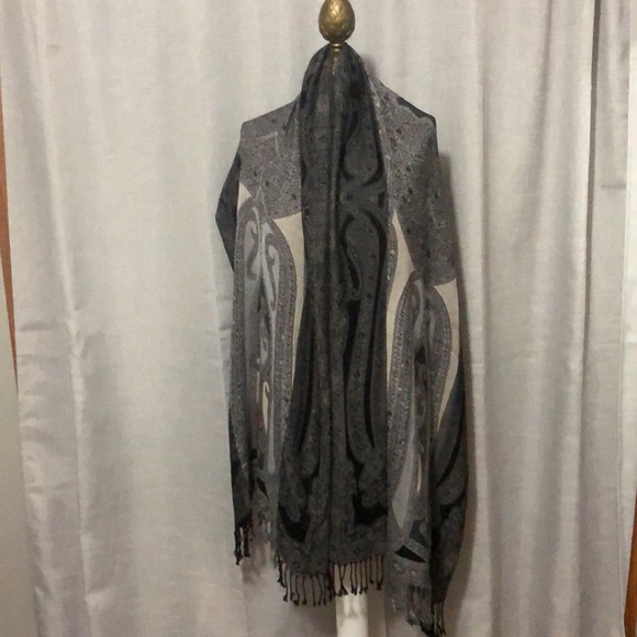 Gorgeous Scarf With Fringe-77x19-Black/White/Gray-EUC - Picture 5 of 15